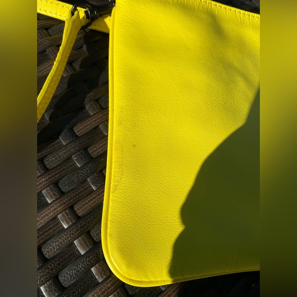 GAP Small Leather Convertible Crossbody NWOT - Picture 5 of 9